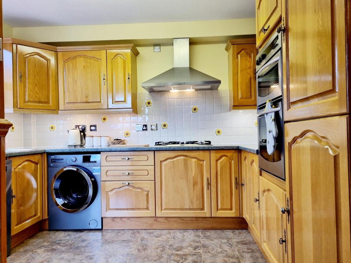 Inverness City 3 Bedroom House Free Parking エクステリア 写真
