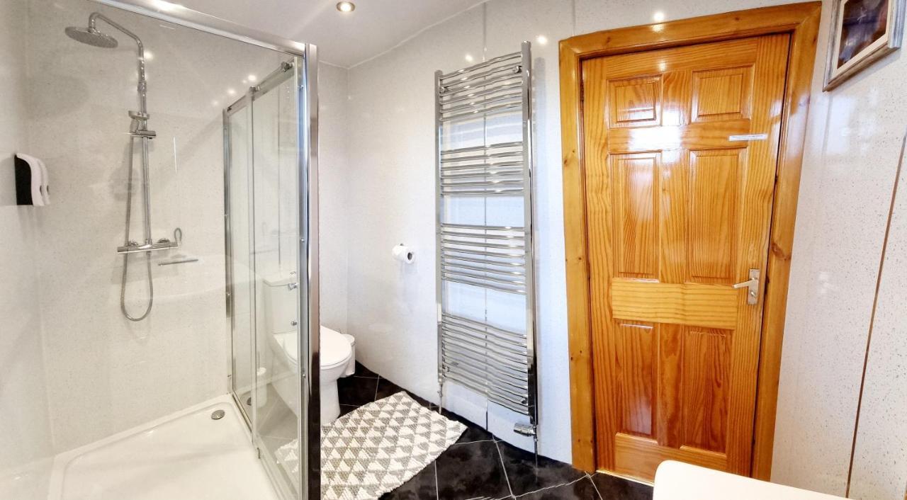 Inverness City 3 Bedroom House Free Parking エクステリア 写真