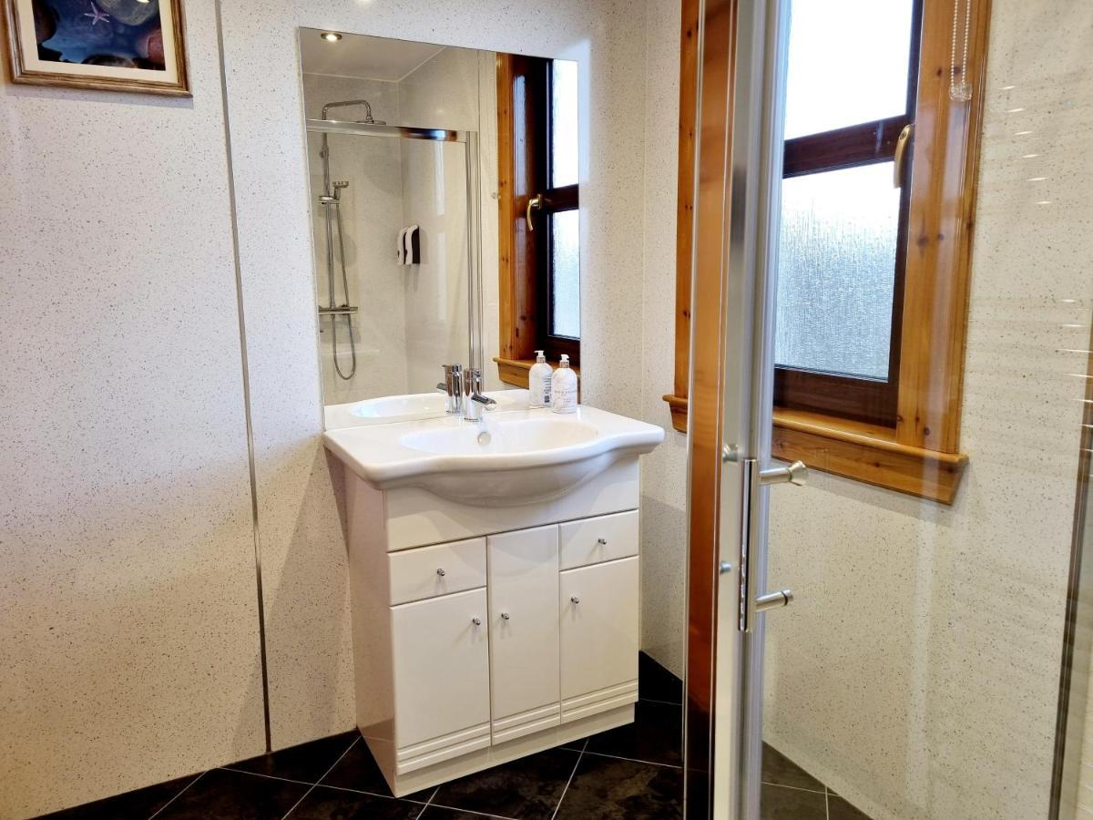 Inverness City 3 Bedroom House Free Parking エクステリア 写真