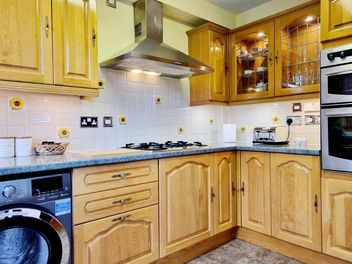 Inverness City 3 Bedroom House Free Parking エクステリア 写真