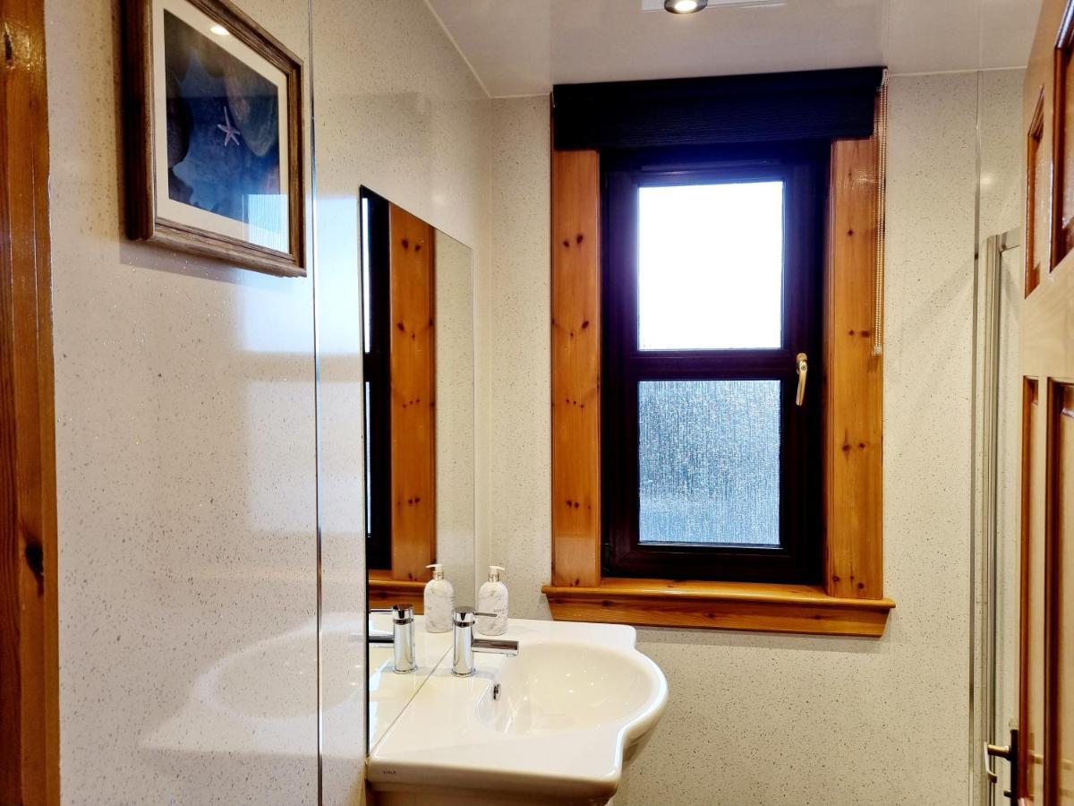 Inverness City 3 Bedroom House Free Parking エクステリア 写真
