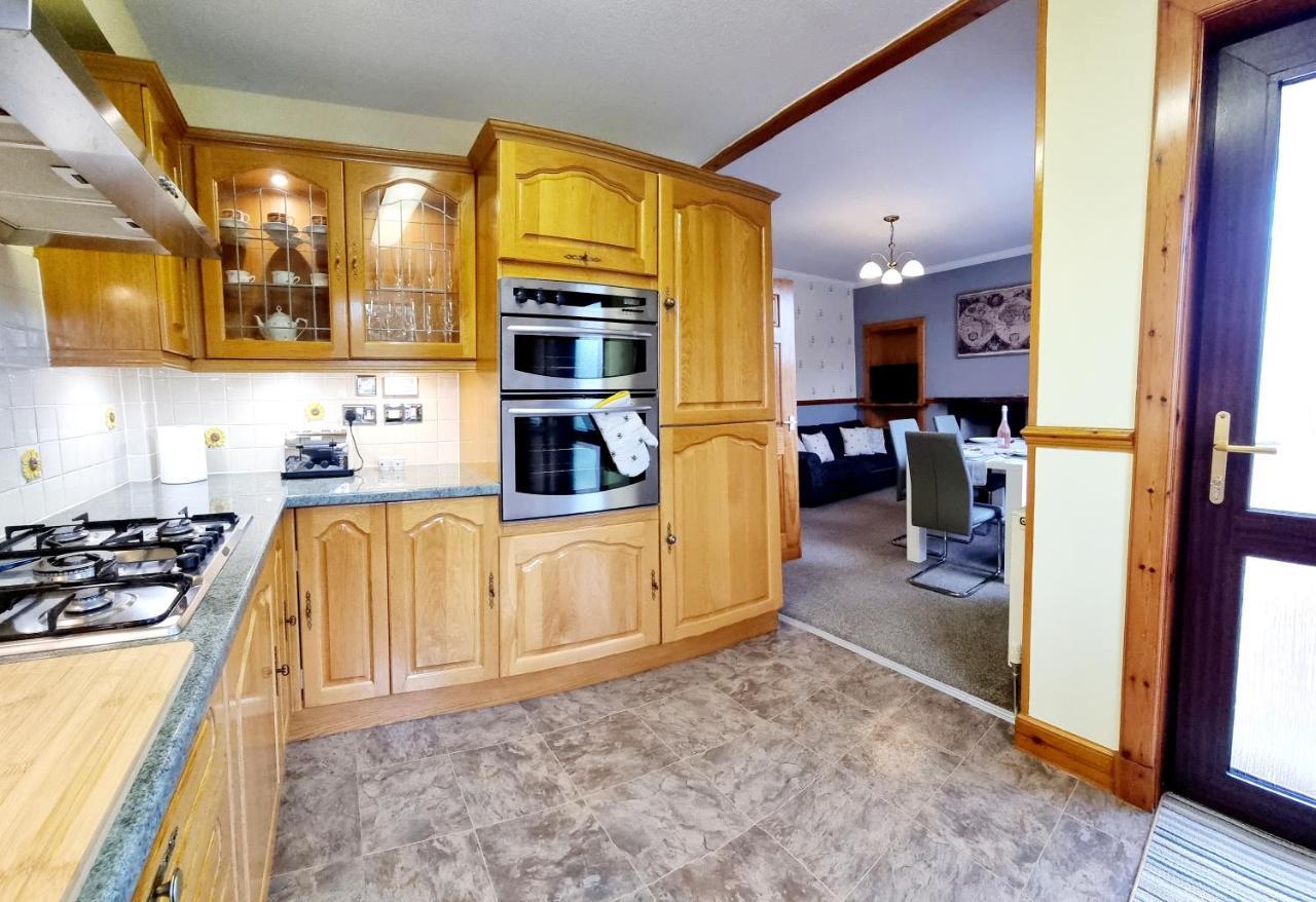 Inverness City 3 Bedroom House Free Parking エクステリア 写真