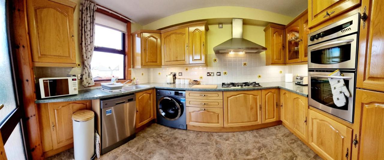 Inverness City 3 Bedroom House Free Parking エクステリア 写真